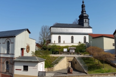 Kirche im Ortszentrum